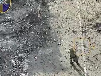 Ουκρανία: Η στιγμή που Ρώσος χειριστής drone σκοτώνει συστρατιώτη του που πήγαινε να παραδοθεί