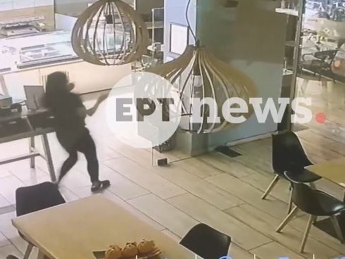 Περιστέρι: Βίντεο ντοκουμέντο από το σοβαρό τροχαίο με την παράσυρση μητέρας και παιδιού