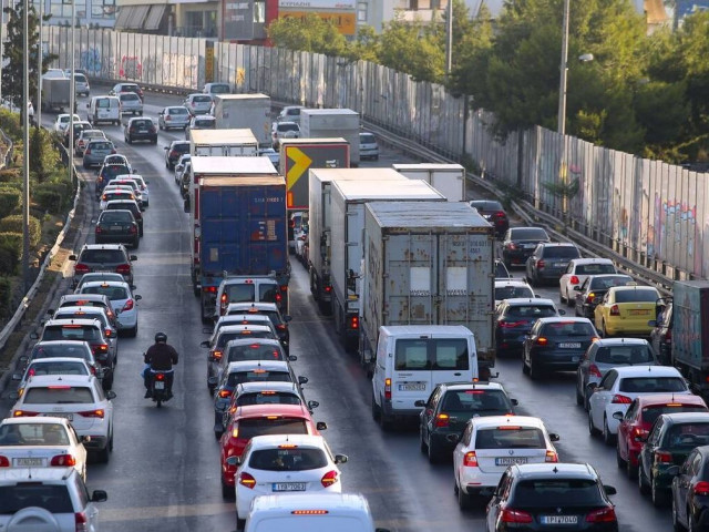Κίνηση στους δρόμους: Στο «κόκκινο» Κηφισός και Παραλιακή - Μεγάλες καθυστερήσεις στην Αττική Οδό