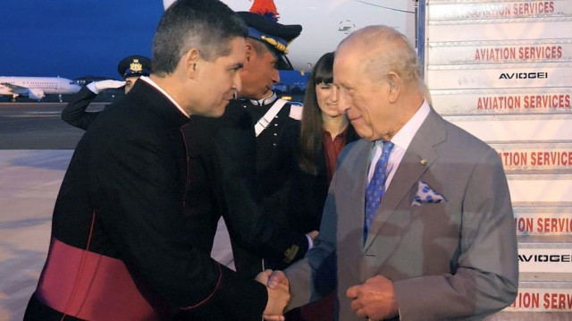 Ιστορική συμπροσευχή: Ο Βασιλιάς Κάρολος με τον Πάπα στο Βατικανό σχεδόν 500 χρόνια μετά το χωρισμό