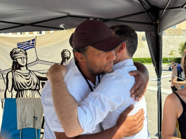 Οι άγνωστες επικοινωνίες του Πάνου Ρούτσι με τον Χάρη Δούκα για να διατηρηθεί καθαρή η πλατεία