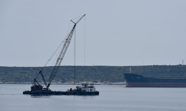Αργολίδα: Σοβαρός τραυματισμός χειριστή πλωτού γερανού- Χτυπήθηκε από συρματόσχοινο