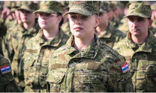 Η Κροατία επαναφέρει τη στρατιωτική θητεία