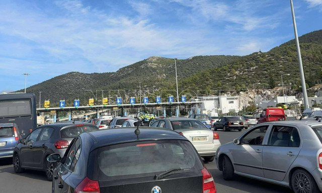 Κίνηση: Ξεκίνησε η έξοδος των εκδρομέων – «Κυκλοφοριακό έμφραγμα» σε Κηφισό και Αττική Οδό