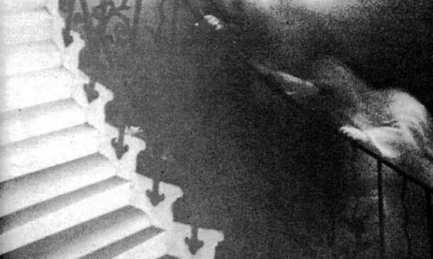 H «ανεξήγητη» φιγούρα που διασχίζει το Κάστρο του Τσέστερ