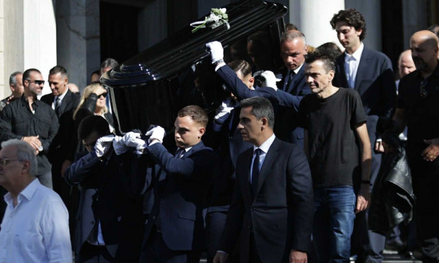 Διονύσης Σαββόπουλος: Κατευόδιο με τη «Συννεφούλα» από τη μπάντα του Πολεμικού Ναυτικού