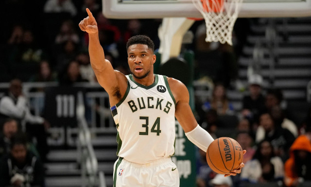 Γιάννης Αντετοκούνμπο: «Οδοστρωτήρας» ο «Greek Freak» πάτησε τους Ράπτορς! - Δείτε βίντεο