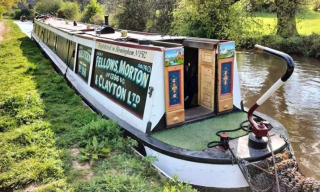 Άφησε το σπίτι της, αγόρασε ένα σκάφος και ζει στα βρετανικά κανάλια