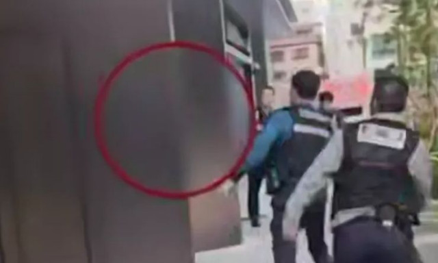 Σεούλ: Μεθυσμένος Ρώσος επιτέθηκε με μπαλτά σε περαστικούς και αστυνομικούς