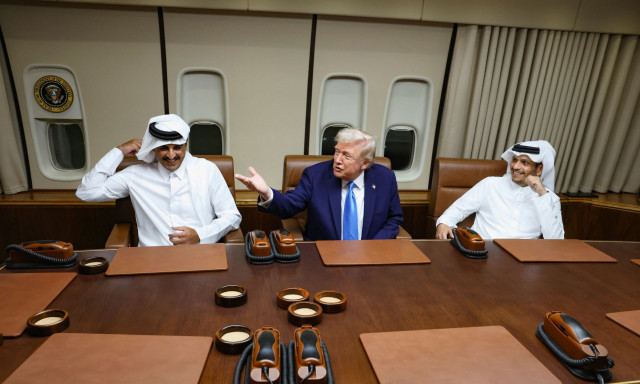 Τραμπ: Συνάντηση-εξπρές με τον πρωθυπουργό του Κατάρ στο Air Force One - Βίντεο