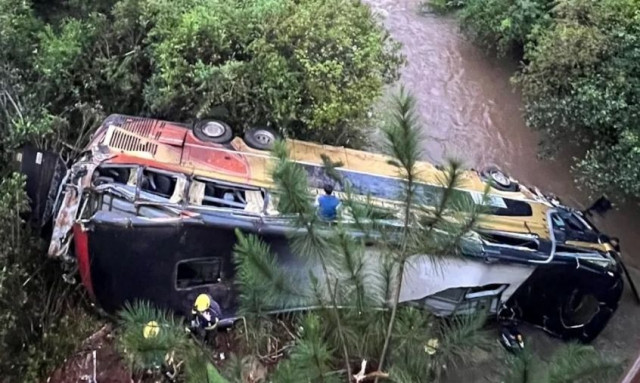 Αργεντινή: Λεωφορείο έπεσε από γέφυρα σε ποταμό - Τουλάχιστον εννέα νεκροί και 29 τραυματίες