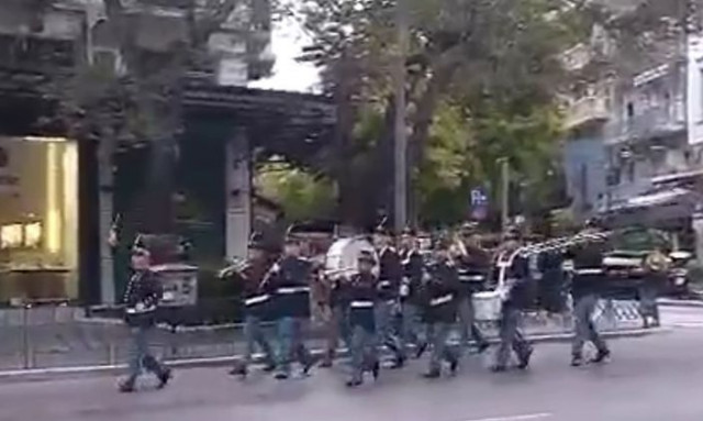 Η Θεσσαλονίκη ξύπνησε σε ρυθμούς γιορτής - Μπάντα μουσικών στην Τσιμισκή για τον Άγιο Δημήτριου