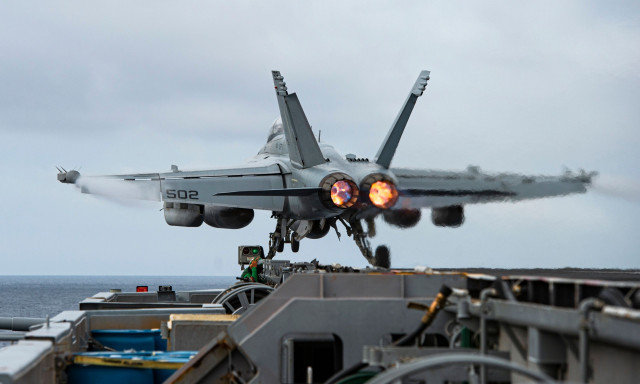 Απίστευτο: Χάθηκαν δύο αμερικανικά αεροσκάφη σε 30 λεπτά από το αεροπλανοφόρο USS Nimitz