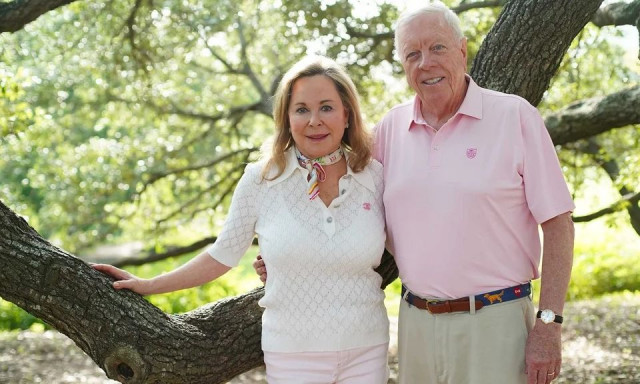 Ζευγάρι δισεκατομμυριούχων χαρίζει σχεδόν όλη την περιουσία του – Η ιστορία που συγκινεί