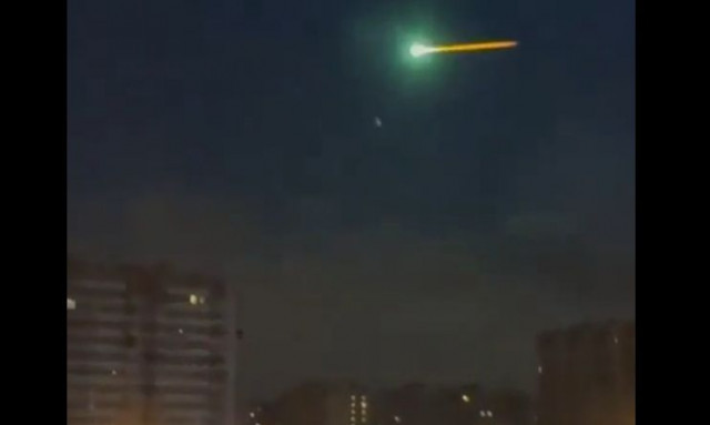 Μυστηριώδης πράσινη λάμψη διέσχισε τον ουρανό της Μόσχας - Δείτε βίντεο