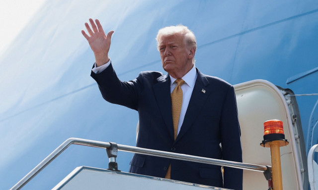 Με μπάλες του γκολφ από φύλλα χρυσού και αμερικανικά φορτηγάκια θα υποδεχτεί τον Τραμπ η Ιαπωνία