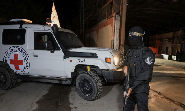 Γάζα: Το Ισραήλ ανακοίνωσε ότι ο Ερυθρός Σταυρός παρέλαβε φέρετρο με τη σορό ενός ομήρου