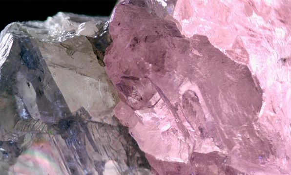 Μποτσουάνα: Βρέθηκε μοναδικό δίχρωμο διαμάντι βάρους 37,41 καρατίων - Είναι μισό ροζ, μισό άχρωμο