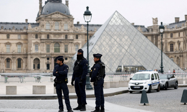 Λούβρο: Οι δράστες ήταν κοινοί εγκληματίες κι όχι επαγγελματίες - Ζευγάρι δύο από τους υπόπτους
