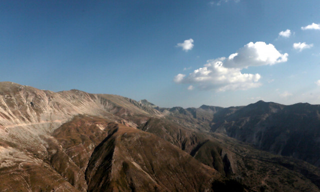 Μπάρος: Το ομορφότερο οδικό πέρασμα της Ελλάδας που νιώθεις ότι «πετάς στα σύννεφα»
