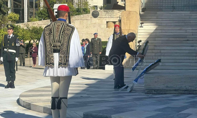 28η Οκτωβρίου: Κατάθεση στεφάνου από Κακλαμάνη, Ζαχαράκη, Συρίγο και Μάντζο στον Άγνωστο Στρατιώτη