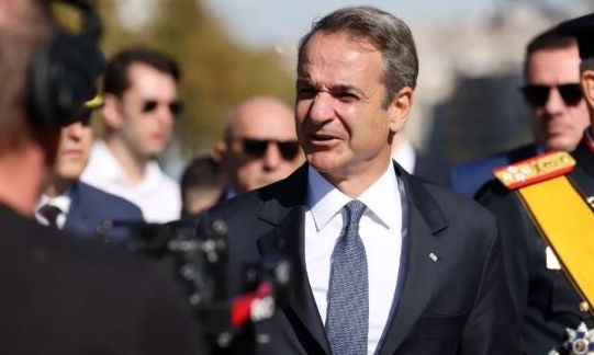 PM Mitsotakis meets with Portuguese FM Rangel