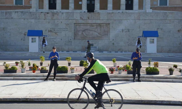 28η Οκτωβρίου: Ισχυρή η παρουσία της ΕΛ.ΑΣ. στο Σύνταγμα για τη μαθητική παρέλαση