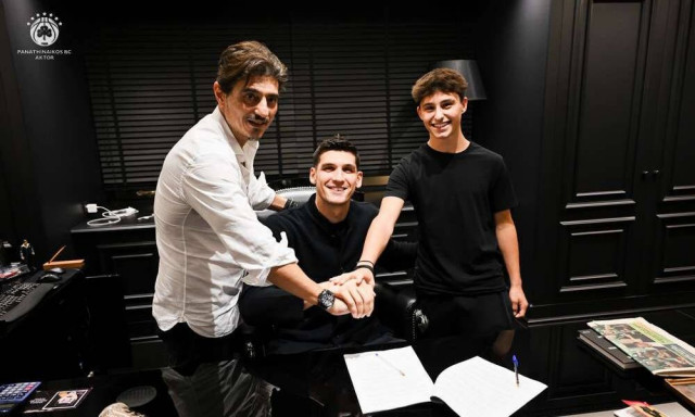 Παναθηναϊκός AKTOR: «Ρίχνει άγκυρα» ο Ντίνος Μήτογλου – Ανανέωσε μέχρι το 2029