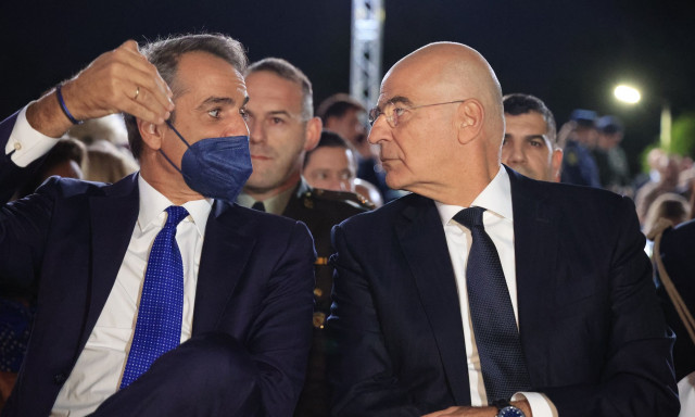 Μητσοτάκης και Δένδιας: Το κτίριο του υπουργείου Άμυνας έσπασε τον πάγο