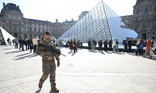 Λούβρο: Πρώην ληστής τραπεζών είχε προειδοποιήσει για κενά ασφαλείας στο μουσείο