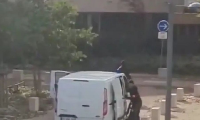 Γαλλία: Βίντεο από νέα ένοπλη ληστεία με λεία χρυσό - Οι δράστες ήταν μεταμφιεσμένοι σε αστυνομικούς