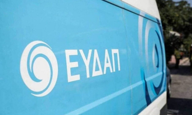 Διακοπή κυκλοφορίας στην οδό Μπενάκη - Έσπασε αγωγός της ΕΥΔΑΠ