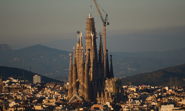 Βαρκελώνη: Η Σαγράδα Φαμίλια έγινε η υψηλότερη εκκλησία στον κόσμο - Δείτε φωτογραφίες