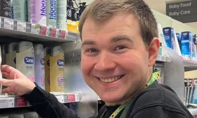 Τέσσερα χρόνια δουλεύει χωρίς μισθό: Η ιστορία του 27χρονου με αυτισμό που ζητά μόνο δικαιοσύνη