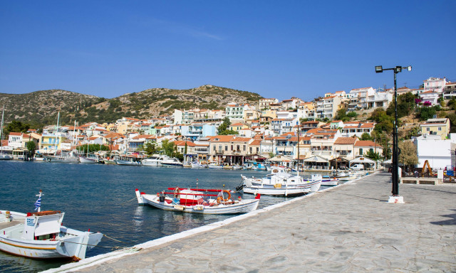 Daily Express: Η Σάμος ανάμεσα στους «απίθανους προορισμούς» της Ευρώπης