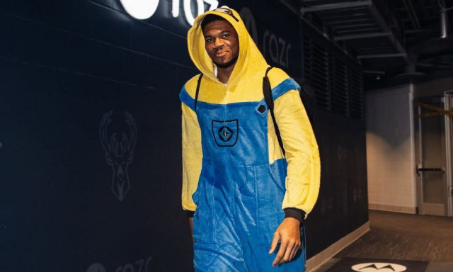 Halloween: Ο Αντετοκούνμπο ντύθηκε… minion και οι Μπακς τον «τρολάρουν» – Δείτε εικόνες