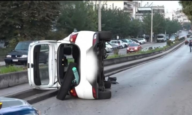 Θεσσαλονίκη: Αυτοκίνητο ντελαπάρισε στη μέση του δρόμου – Δείτε βίντεο