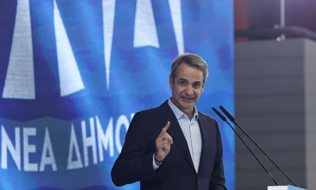 Αγώνας δρόμου της κυβέρνησης για συγκράτηση των τιμών σε ρεύμα και νερό