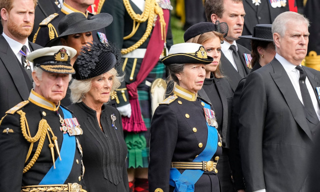 Guardian: Ο Βασιλιάς Κάρολος διώχνει τον Άντριου για να σώσει τη φήμη της βασιλικής οικογένειας