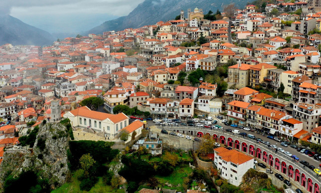 Αράχωβα: Απόδραση πολυτέλειας με αλπικό στιλ