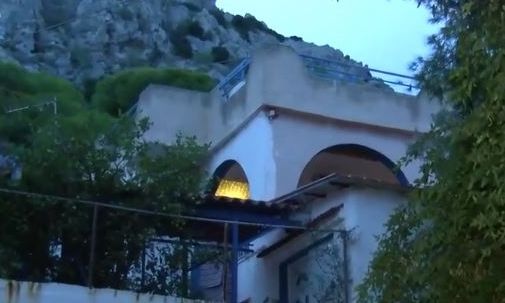 Σαλαμίνα: Κατακρεούργησαν την 75χρονη με χτυπήματα στο κεφάλι - Το βίντεο που «καίει» τους δράστες