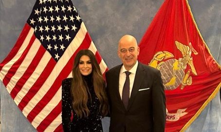 Ο Δένδιας συναντήθηκε με την Κίμπερλι Γκίλφοϊλ στην εκδήλωση για την 250ή επέτειο των πεζοναυτών