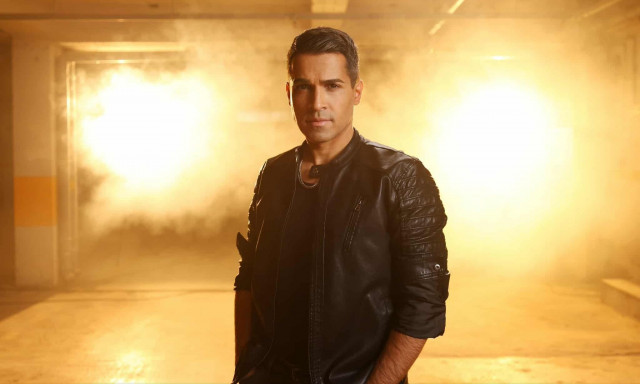 «Από δω κι οι άλλες πάνε»: Κυκλοφόρησε το νέο τραγούδι-πρόταση του Βασίλη Δήμα