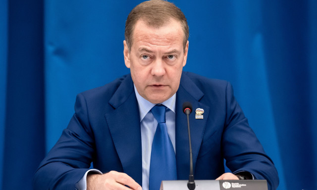 Μεντβέντεφ: «Όσο περισσότερα ξοδεύει η Δύση στο Κίεβο, τόσο περισσότερα εδάφη θα ανακτήσει η Ρωσία»