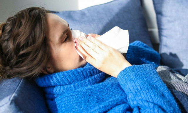 Γιατρός εξηγεί πώς να διακρίνετε την γρίπη από το κοινό κρυολόγημα