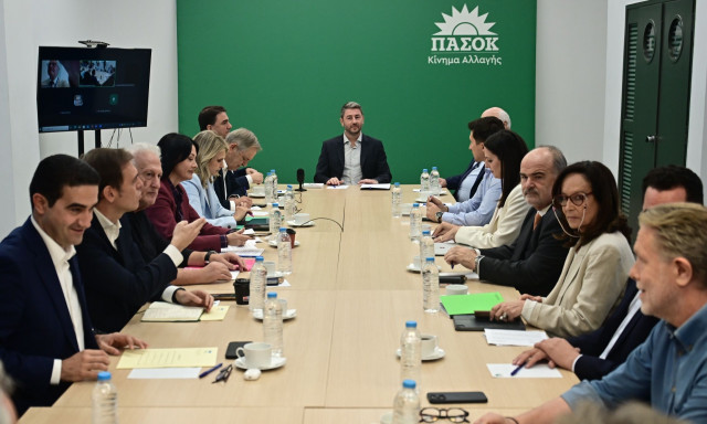 Απόπειρα ενότητας στο ΠΑΣΟΚ μετά το θετικό κλίμα στην ΚΟΕΣ - Το μεγάλο ερώτημα των συνεργασιών