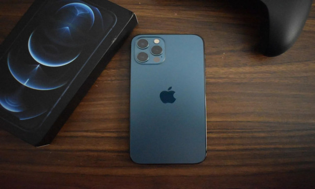 Αποσύρεται από την ελληνική αγορά το iPhone 12 – Ο λόγος που προκαλεί ανησυχία