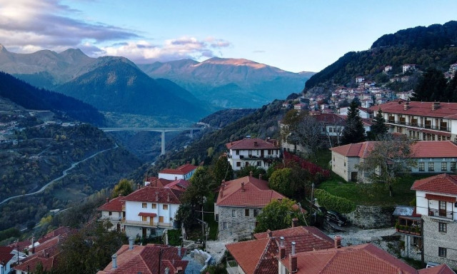 Φωτιά στο κτίριο της Πυροσβεστικής στο Μέτσοβο