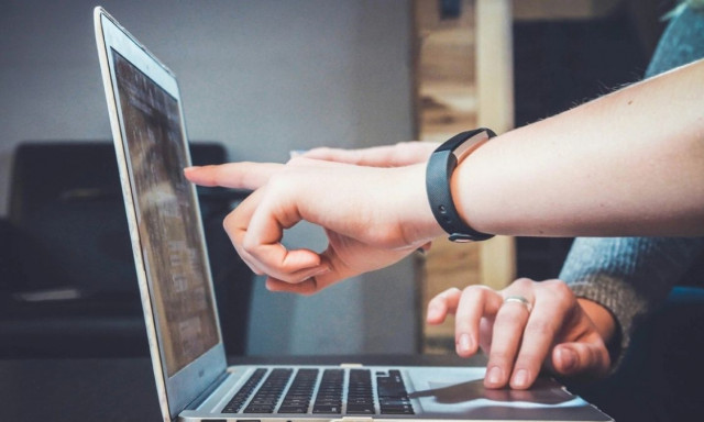 Τέλος οι 8 ώρες εργασίας: Η κουλτούρα «996» από την Κίνα ανησυχεί τη νέα γενιά