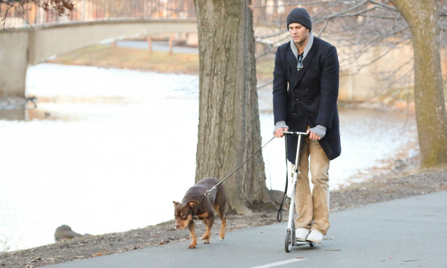 Ο Tom Brady ανακοίνωσε ότι ο νέος σκύλος του είναι κλώνος του προηγούμενου - «Αγαπώ τα ζώα μου»